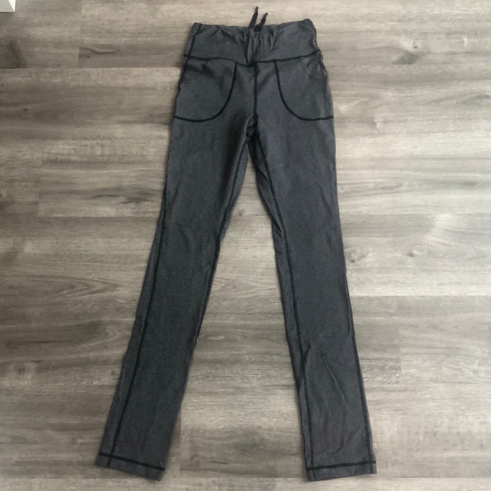 Lululemon skinny will black and white woven print